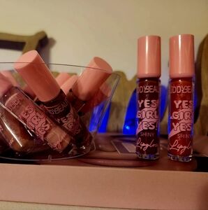 Yes Girl Yes Shiny Lip Gloss - Pink-Brown